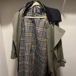 Stunning vintage Burberry trench coat 38 long
